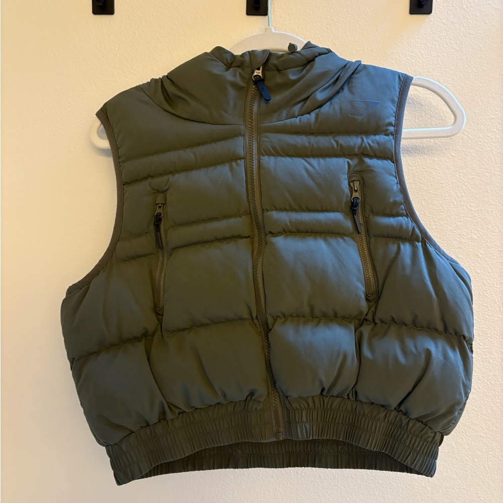 Gymshark Green Puffer Cropped Gilet Hooded Vest size medium
